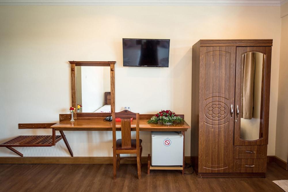 Seng Hout Hotel